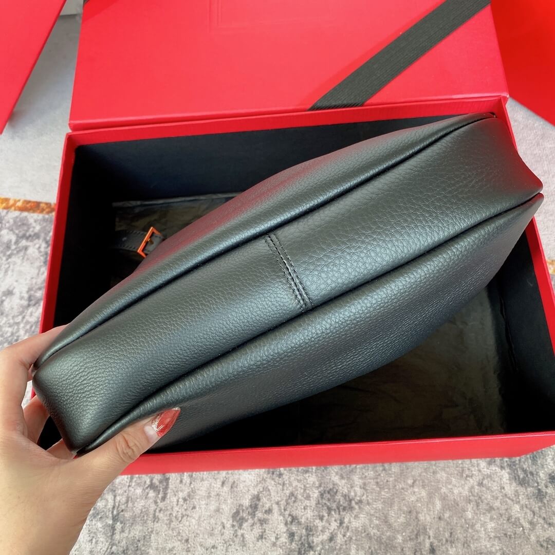 Black YSL PARIS VII small hobo in grained leather - Image 5